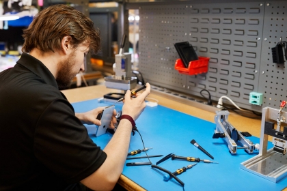 Apple sẽ cho phép các cửa hàng bên ngoài được sửa chữa iPhone, iPad, Mac...