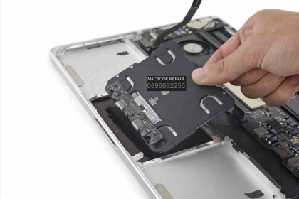 Thay bàn di chuột MacBook Pro 13