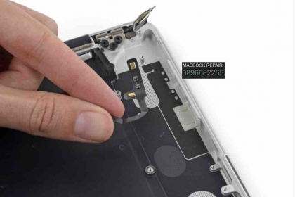 Thay Micro MacBook Pro 15