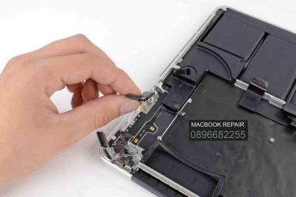 Thay Jack tai nghe MacBook Pro 15