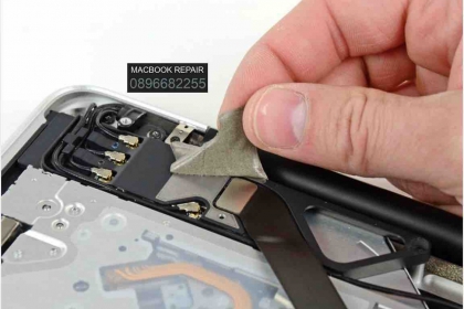 Thay cáp wifi MacBook Pro 15