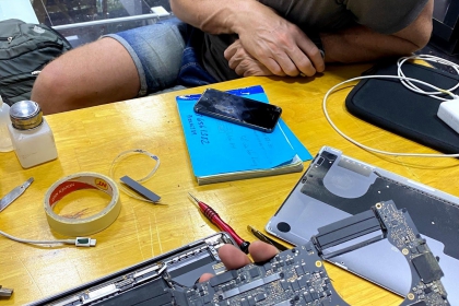 macbook pro 15 inch 2017 lỗi nguồn , vệ sinh