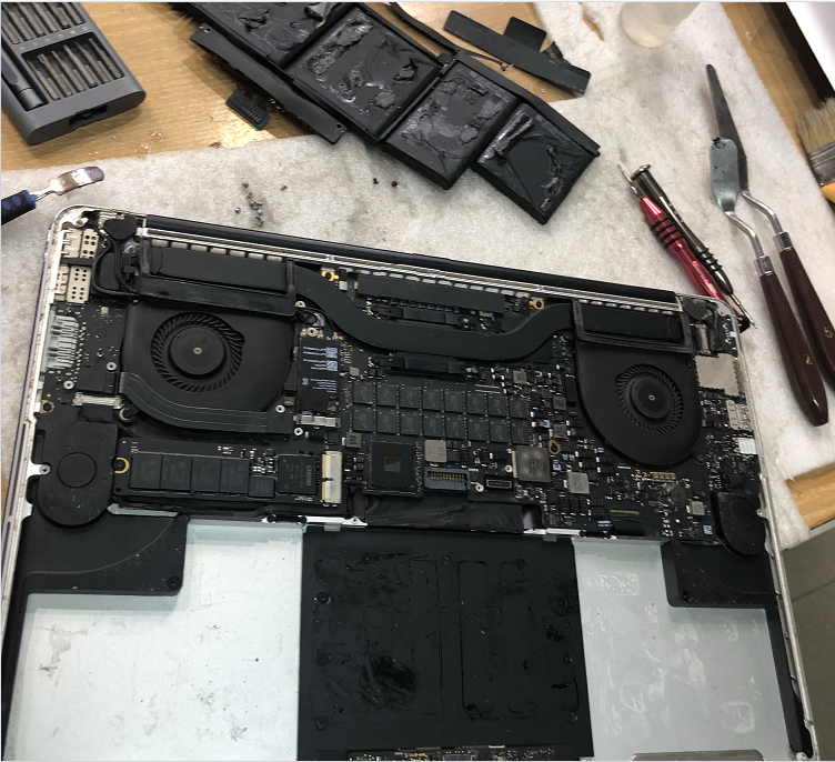 Remove batteries macbook pro on a plane 