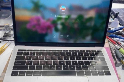 Thay LCD màn hình macbook pro 2016 2017 đà nẵng - Sửa macbook Thay LCD màn hình macbook pro 2016 2017 đà nẵng - Sửa macbook