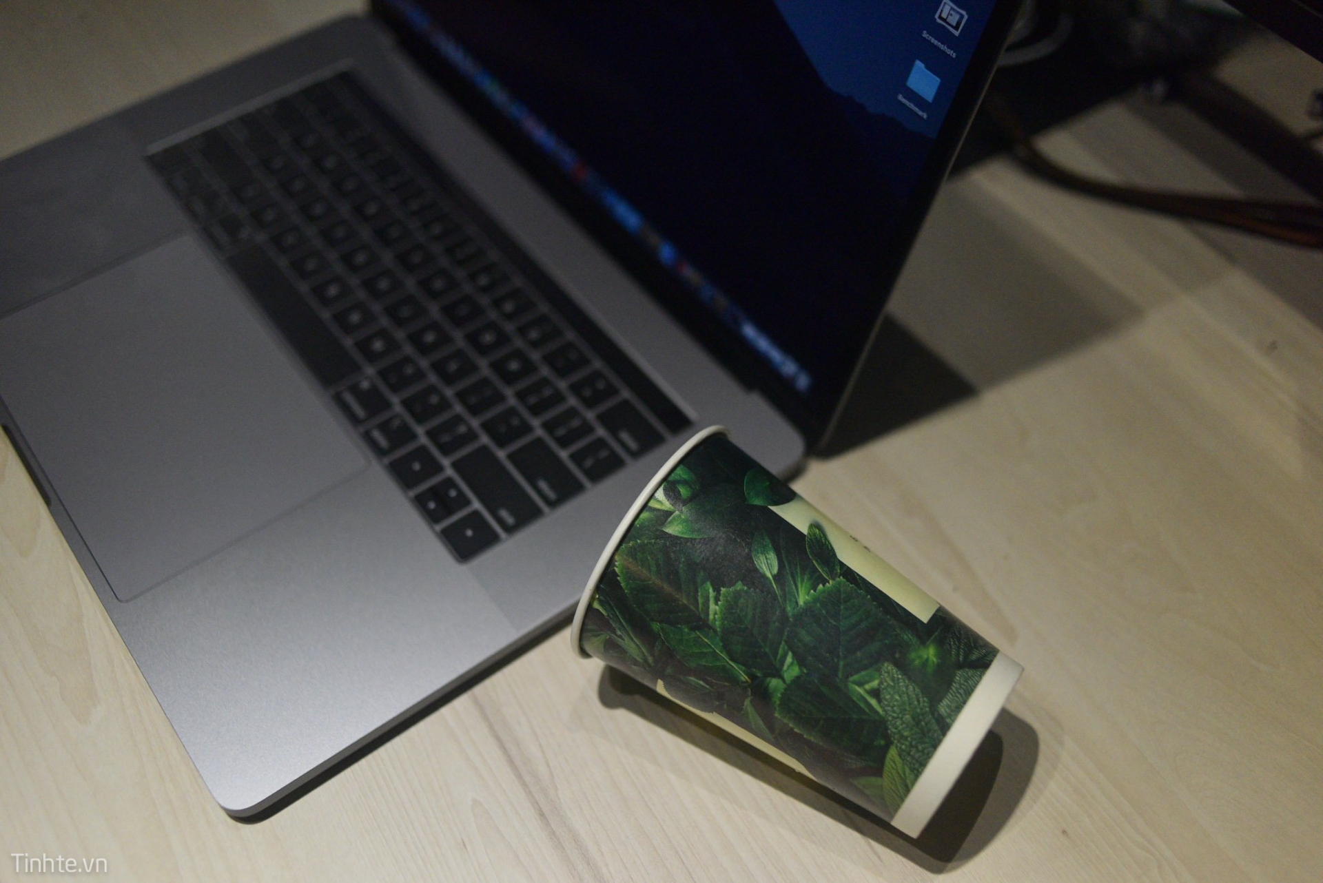 sửa macbook bị đổ cafe